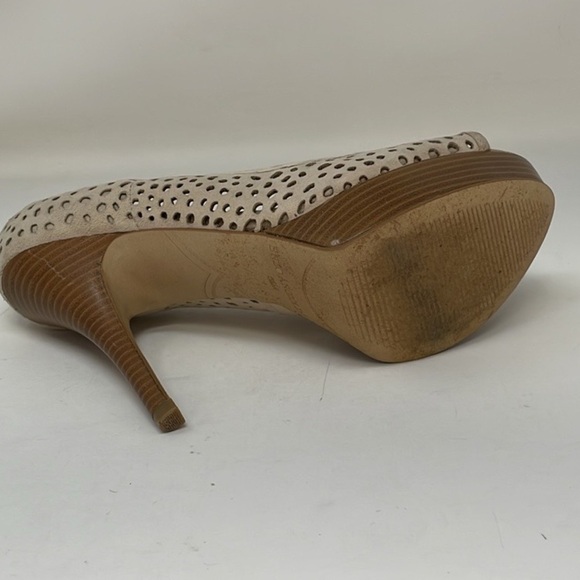 ENZO ANGIOLINI Nordstrom Shoes Heels Pumps Cream Suede Perforated Size 6.5 - Picture 9 of 13